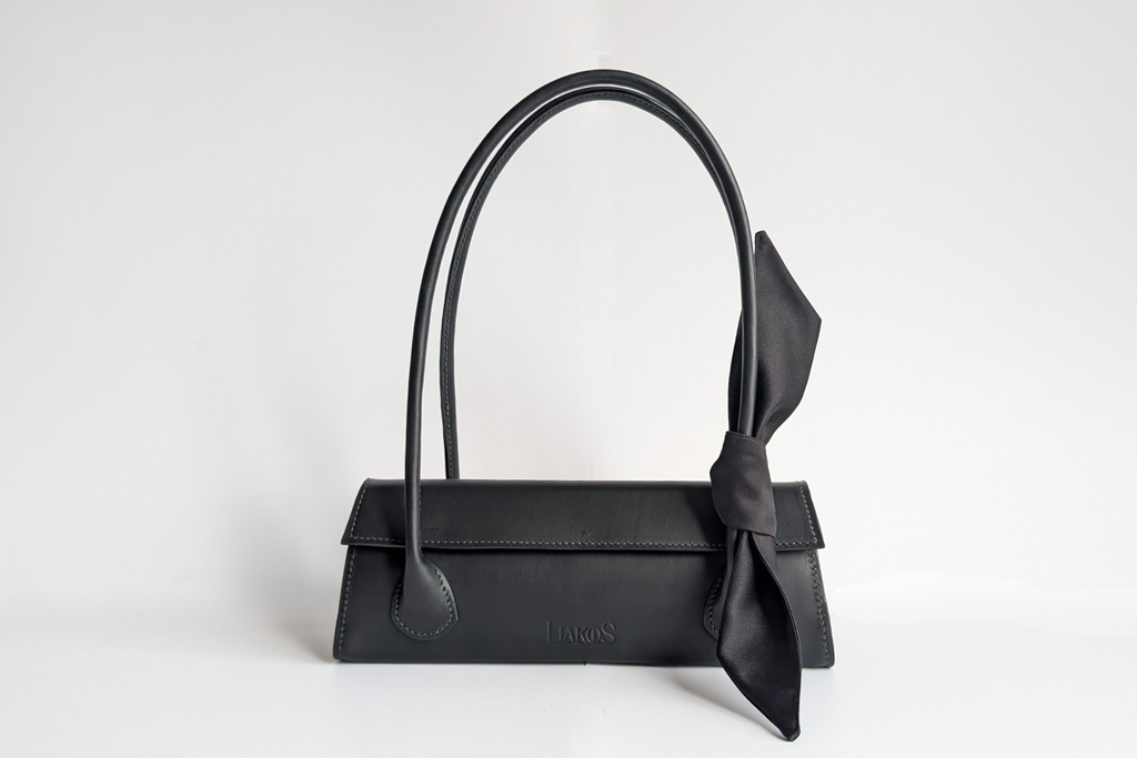 Arc 26 - Black