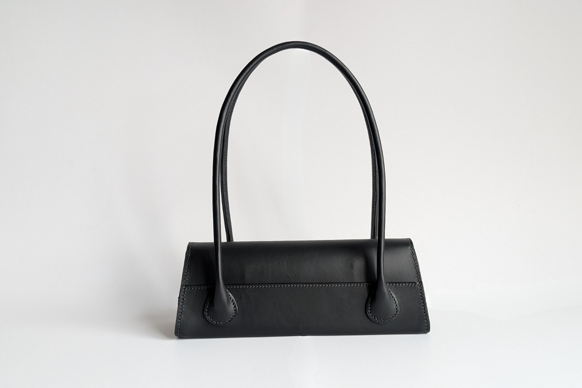 Arc 26 - Black